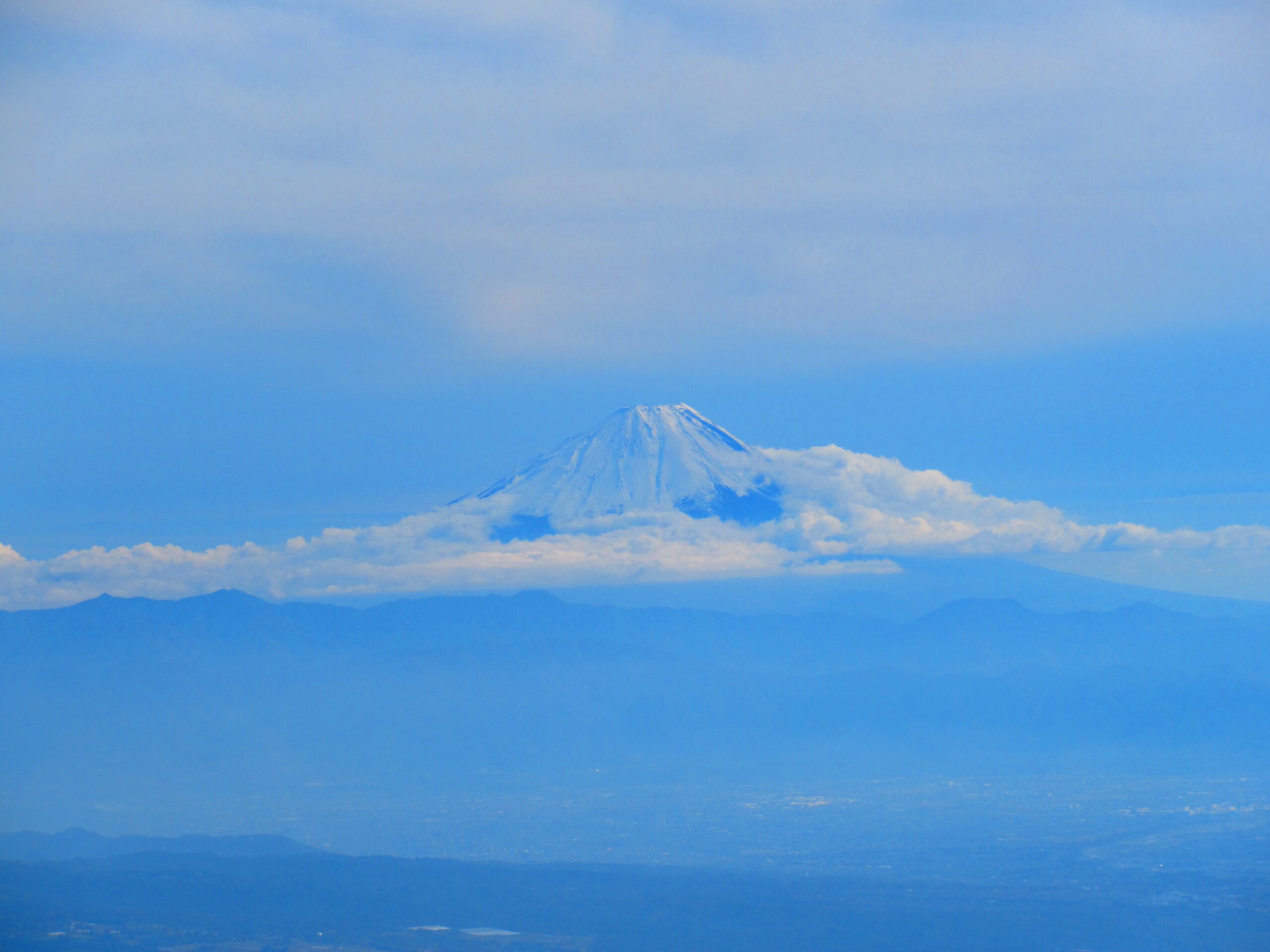 遠くには『富士山』
