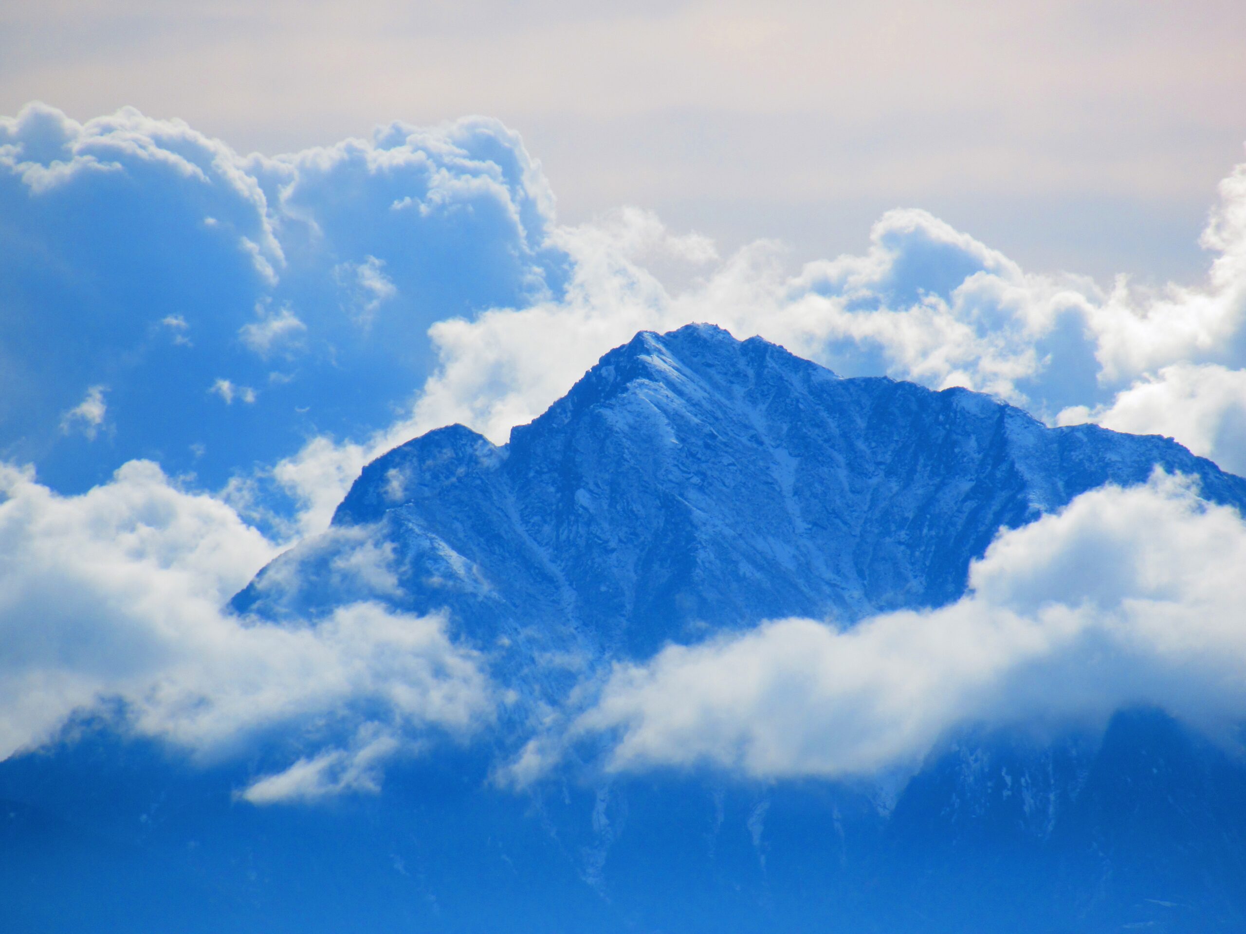 雲切れ間に見えた『甲斐駒ヶ岳』