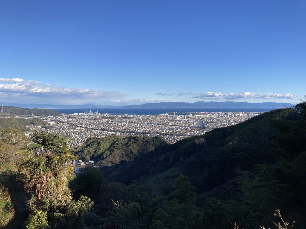 2021年大晦日 山納で行った一本松(帆掛山)途中から見えた清水