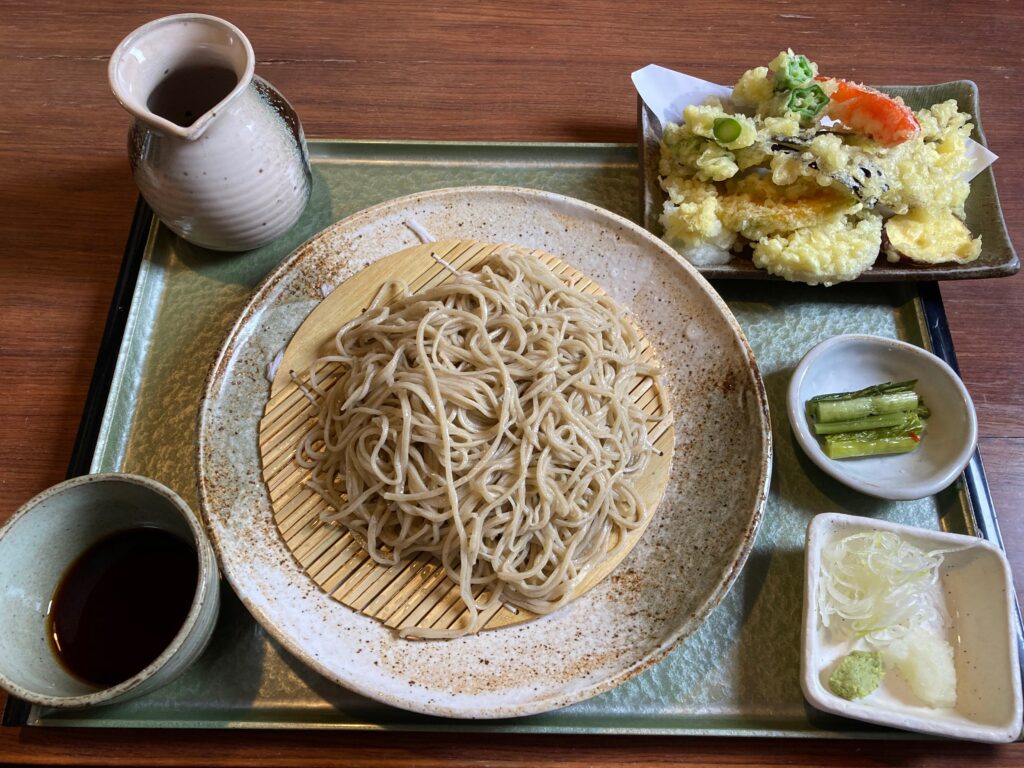 『膳-もりそばと天ぷら』-お蕎麦は食べやすく天ぷらもいい感じ何よりそば湯が超濃厚！！