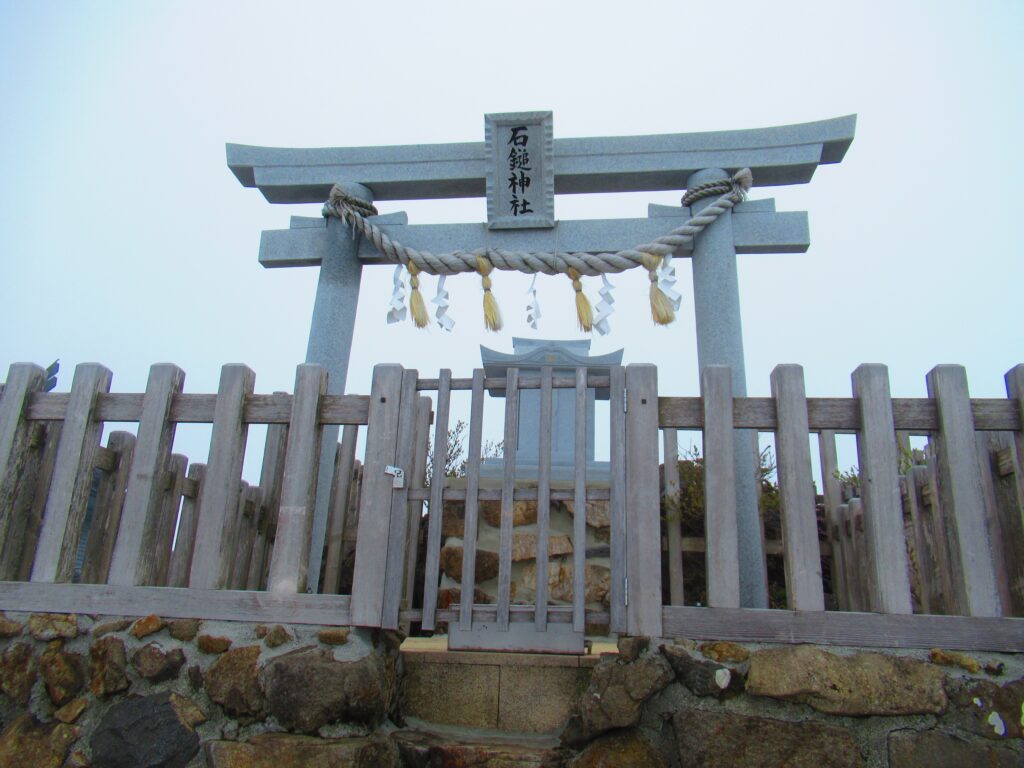 山頂の石鎚神社