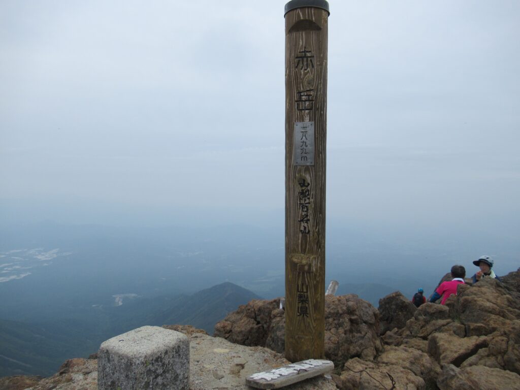 赤岳山頂
本当は目の前に富士山が見えるのですが・・・・