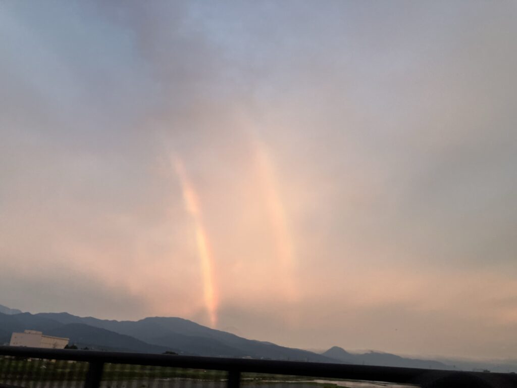 朝の向かう途中に見えたダブルの虹🌈🌈