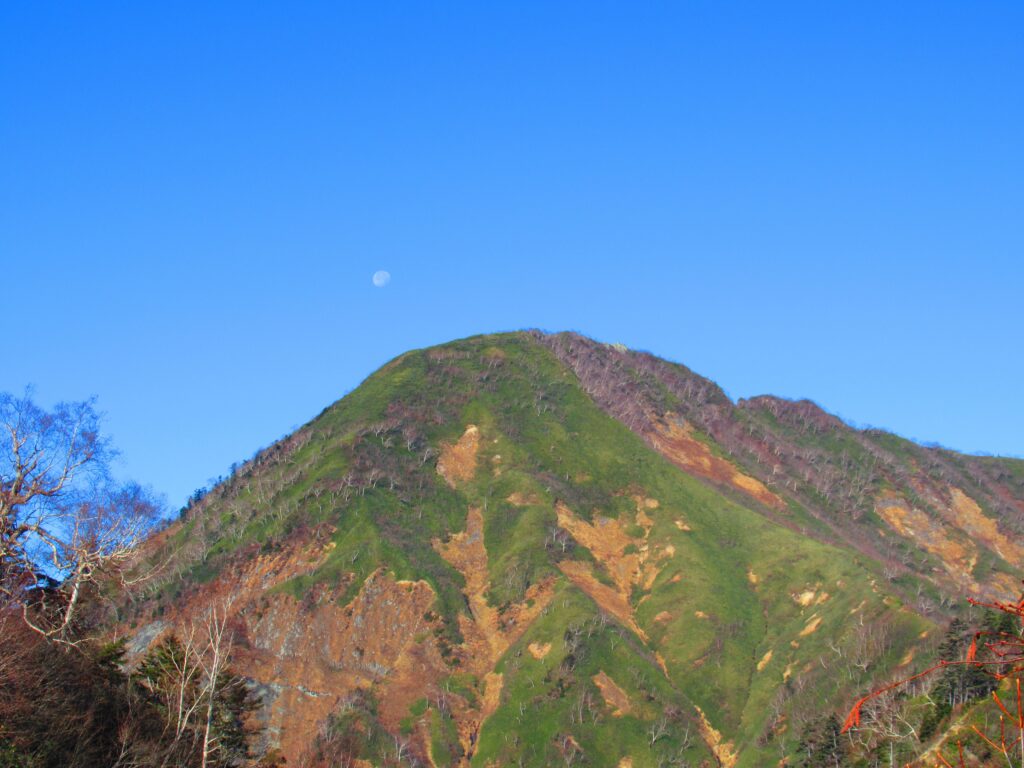 戸隠富士(高妻山)と月