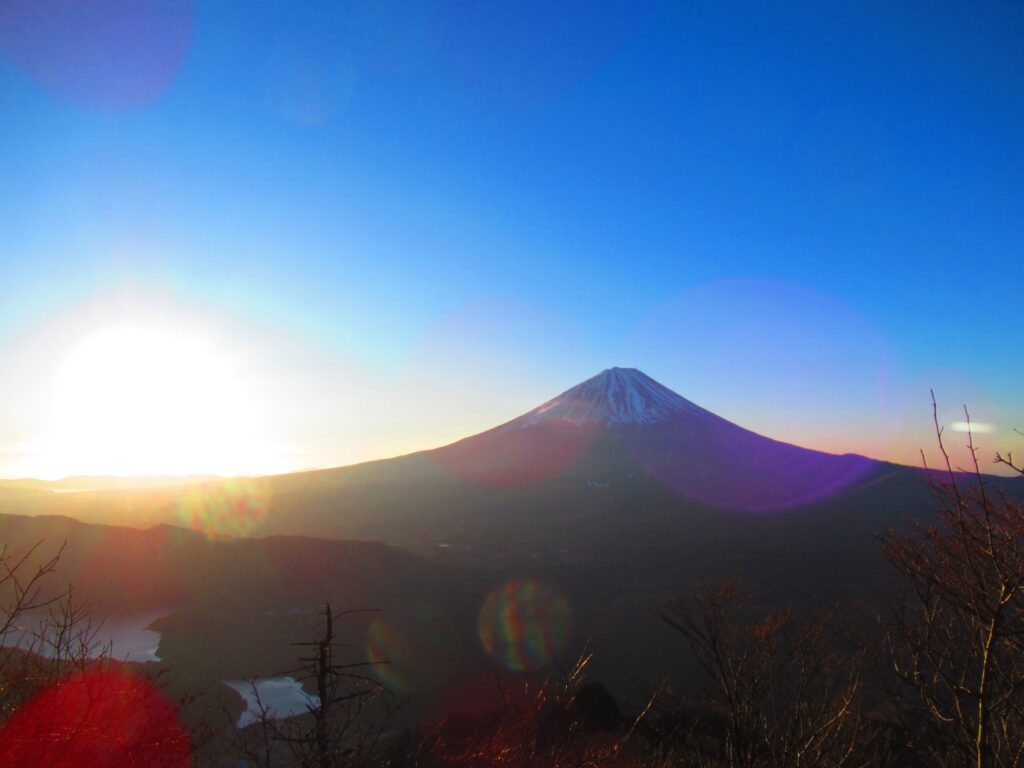 王岳からの朝日と富士山