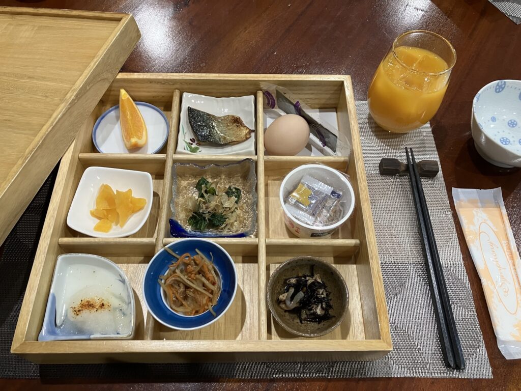 翌日は豪華な朝食を食べて(￣ー￣)ﾆﾔﾘ